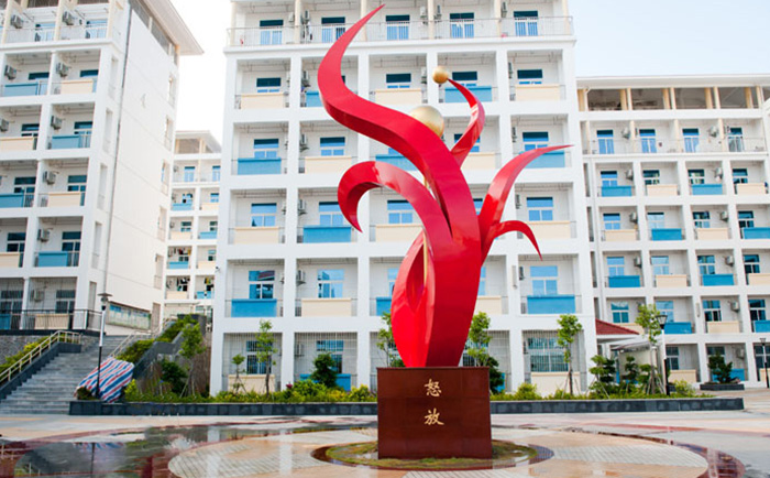 定制不銹鋼雕塑怎么選比較好？