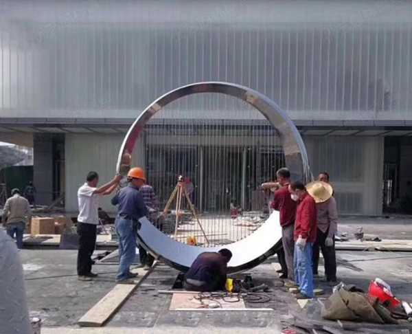 現代園林景觀雕塑如何進行包裝運輸？優(yōu)藝雕塑廠家為您支招