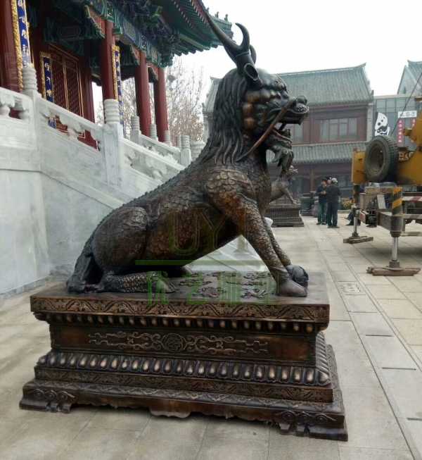 居宗教廟堂之高，擇黃銅麒麟雕塑守業(yè)