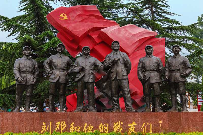 革命人物雕塑，劉鄧和他的戰(zhàn)友們雕像