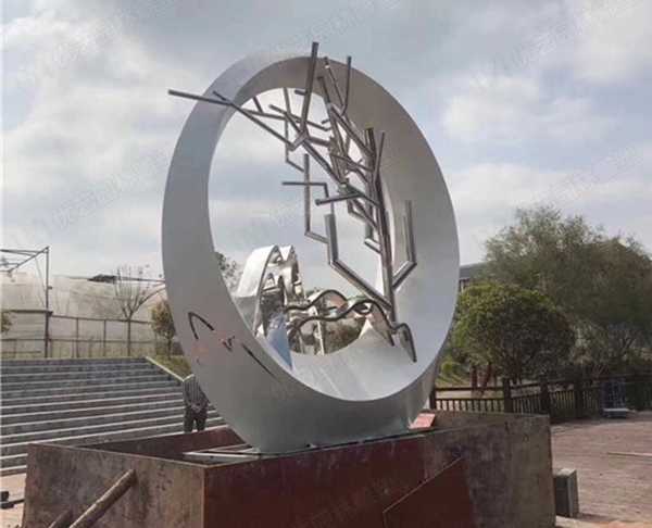 不銹鋼雕塑廠家分析不銹鋼雕塑生銹了怎么辦？