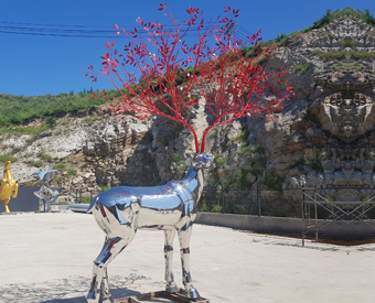 人們?yōu)槭裁聪矚g擺放不銹鋼鹿雕塑？