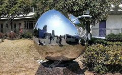 不銹鋼雕塑有哪些優(yōu)勢？